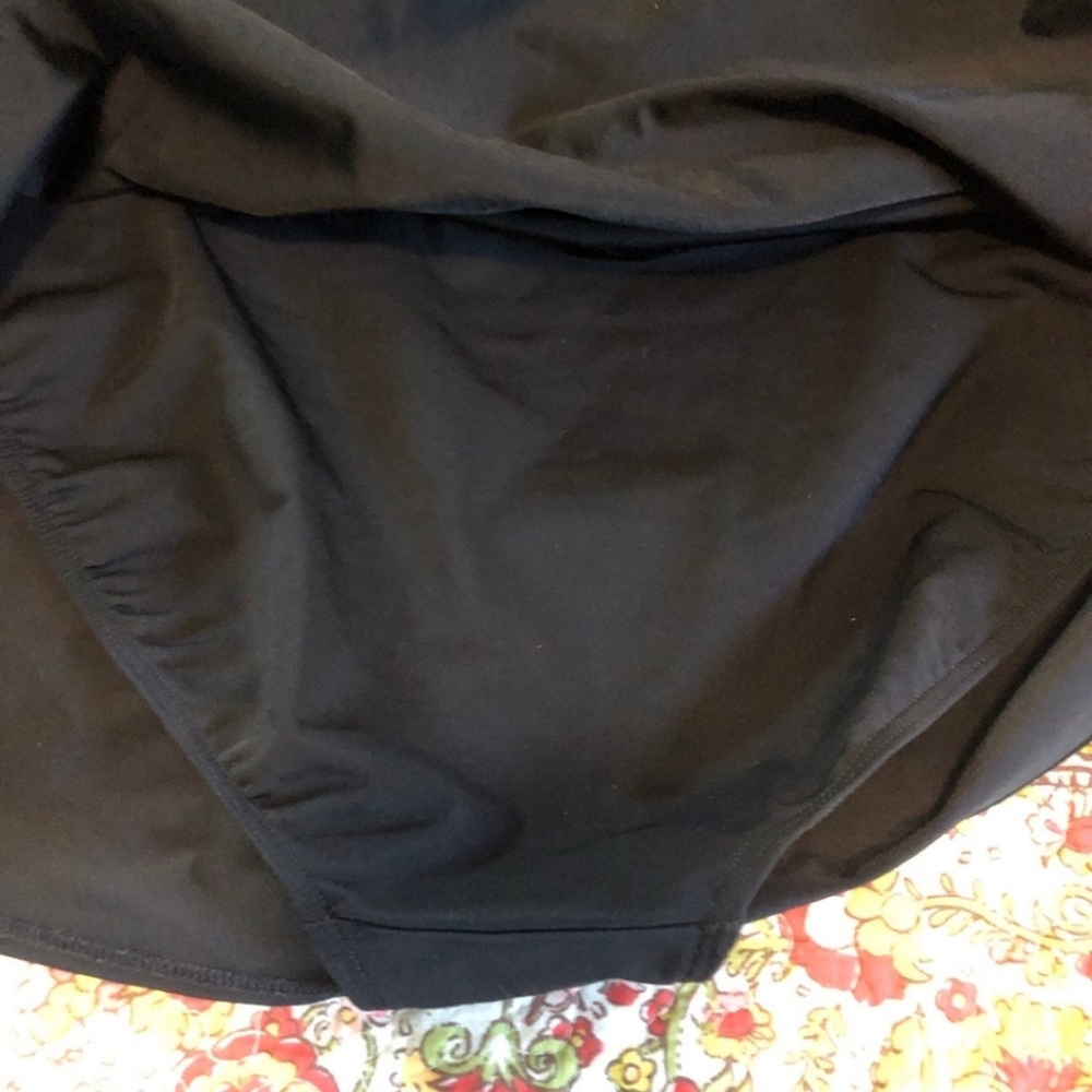 Swimsuit - Picture 2 of 8